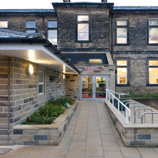 Carmen Presenting at the in-cosmetics global 